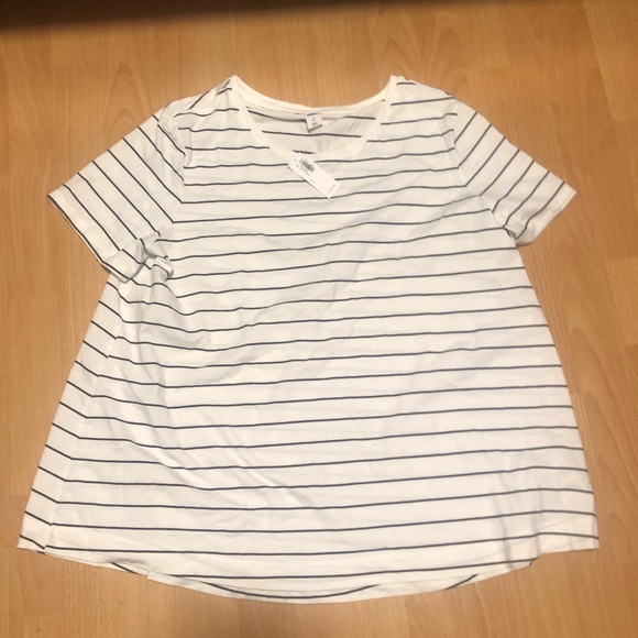Old Navy Tops - NWT old navy striped t shirt (L)